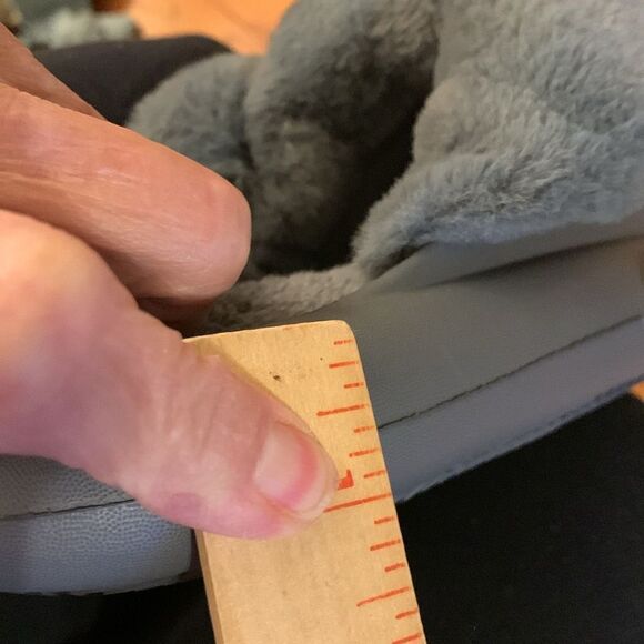 Shark furry (one pair) house slippers.  I have three Size 36-37 - Picture 5 of 10